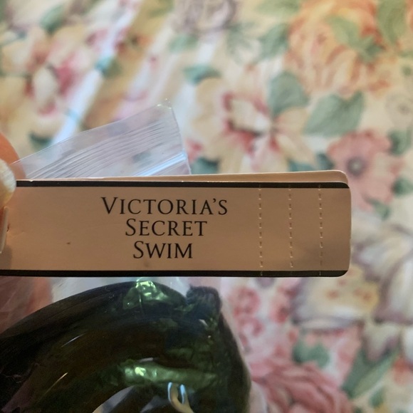 NWT Victoria Secret Women’s Swimwear Bikini Top Size 32 B - Picture 12 of 15